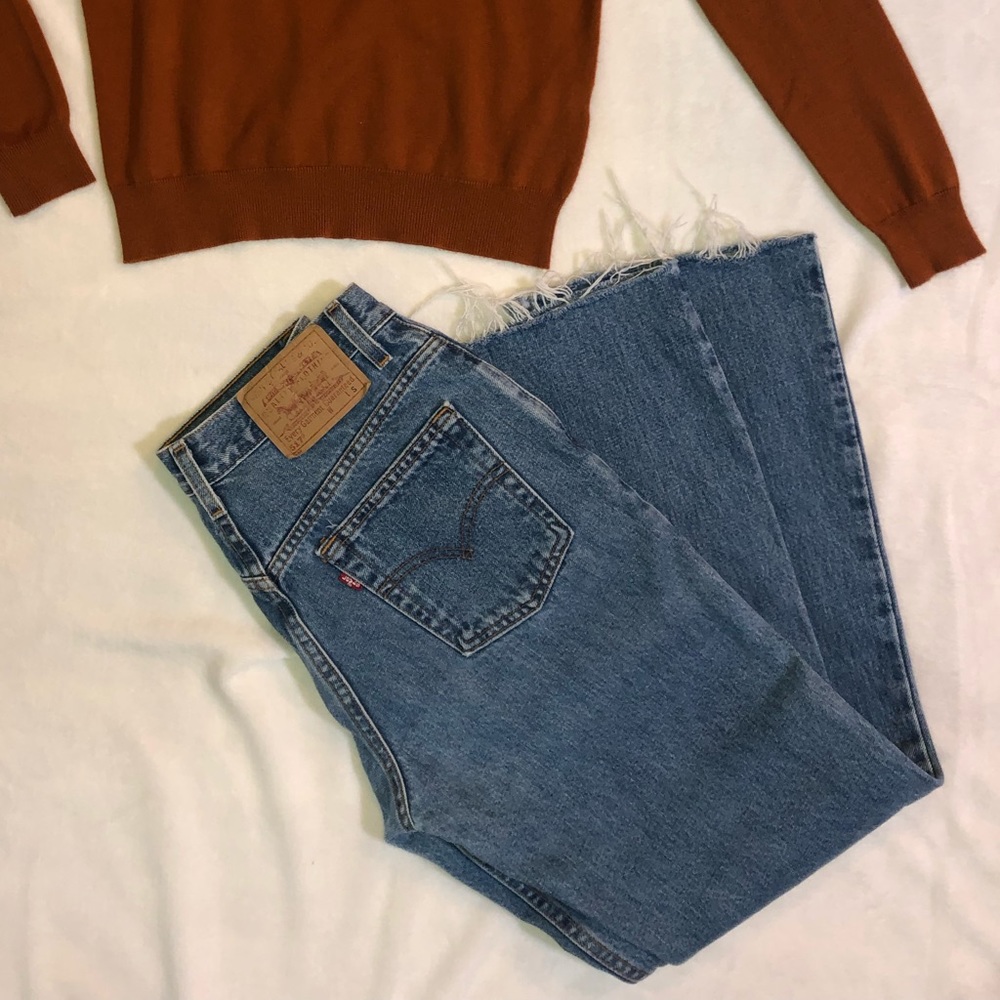 Levi’s distressed bottom Juniors jeans
